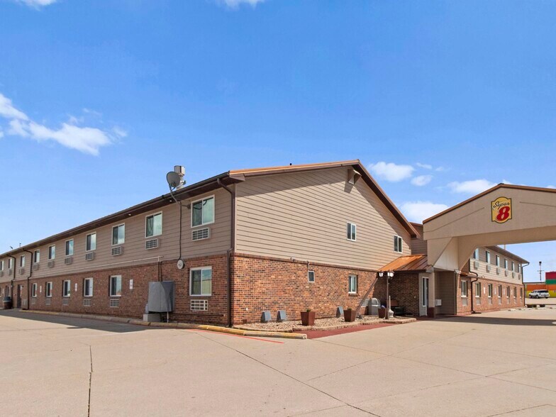 More Photos Of 500 E A St, Ogallala Hotel For Sale