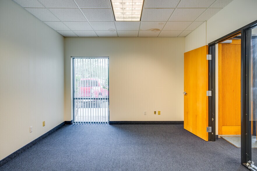 More Photos Of 2550 N Thunderbird Cir, Mesa Office For Lease