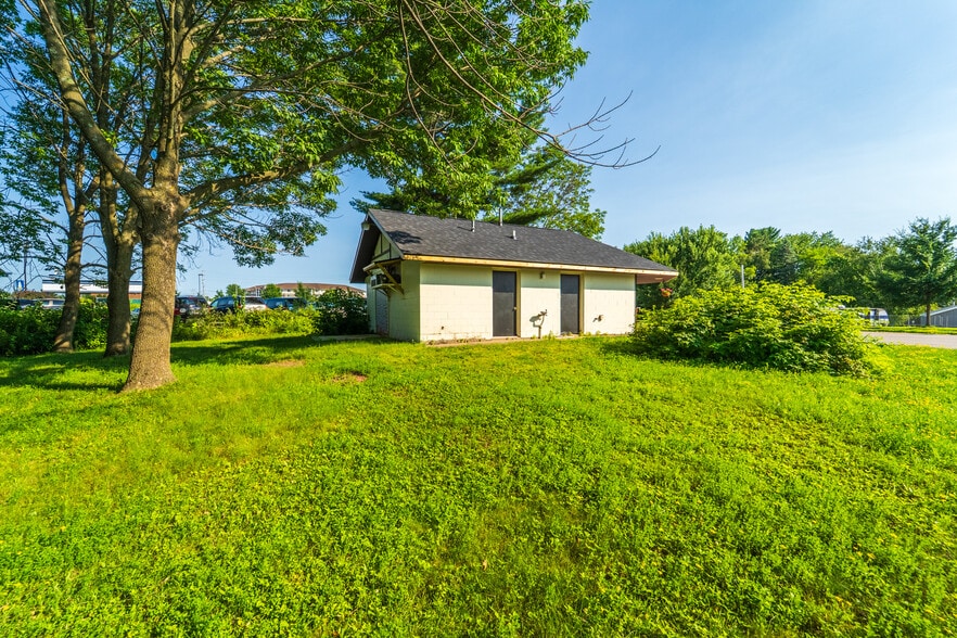 More Photos Of 1707 Merrill Ave, Wausau Freestanding For Sale