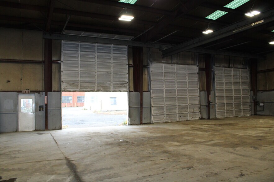 More Photos Of 1701-1705 Roseneath Rd, Richmond Warehouse For Lease