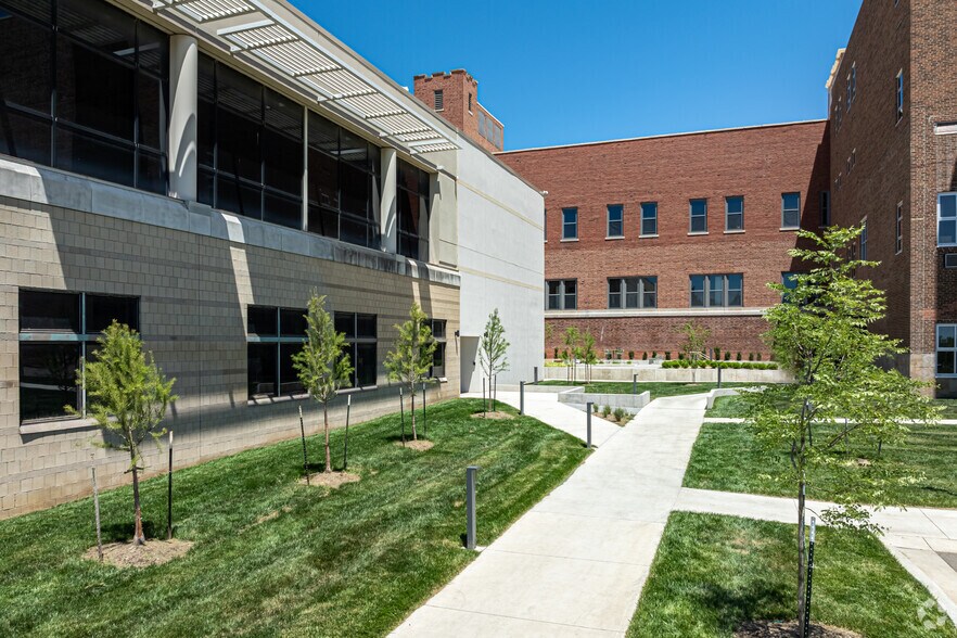 More Photos Of 300 E 39th St, Kansas City Unknown For Lease