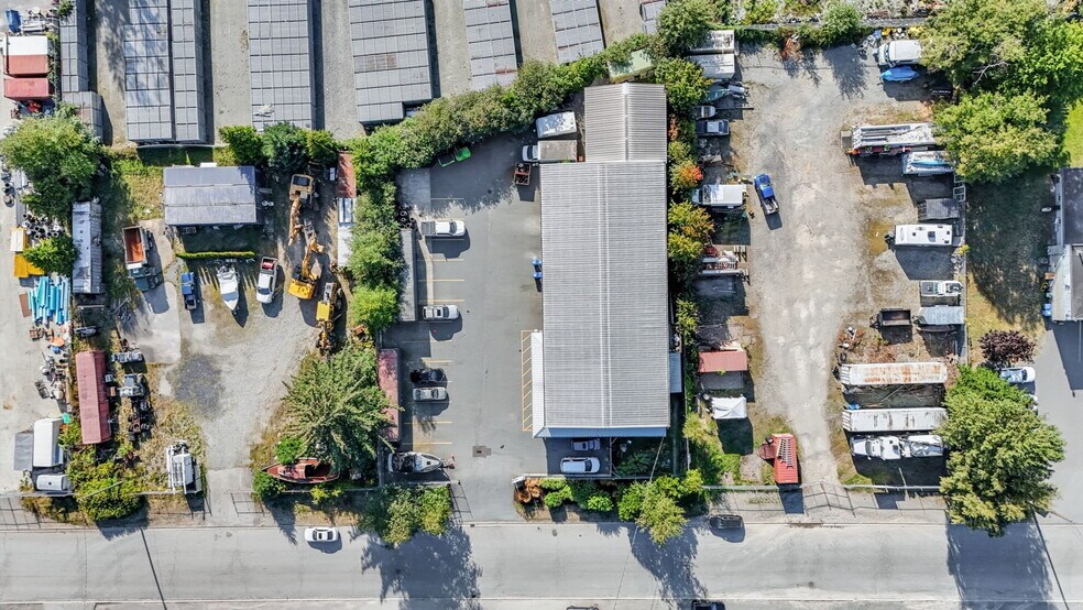 More Photos Of 38925 Production Way, Squamish Auto Repair For Sale