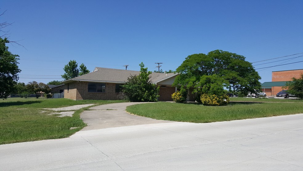 More Photos Of 601 E 7th St, Prosper Daycare Center For Sale