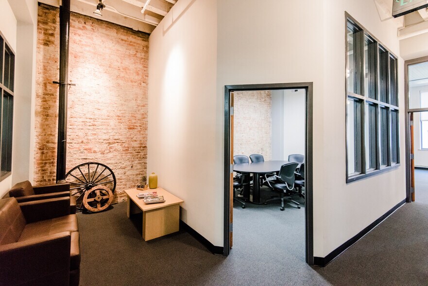 More Photos Of 217 N Charles St, Baltimore Office For Lease