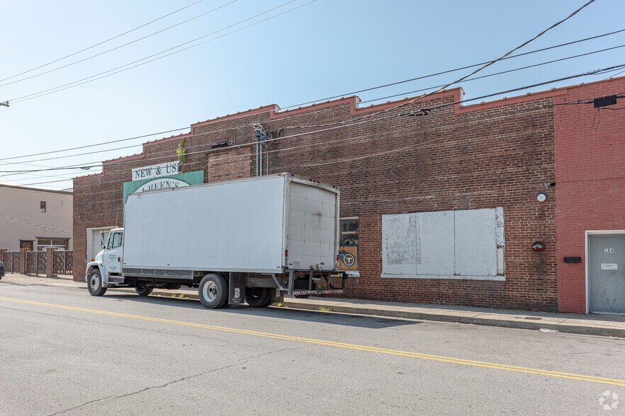 More Photos Of 106 E Market St, Lebanon Warehouse For Sale