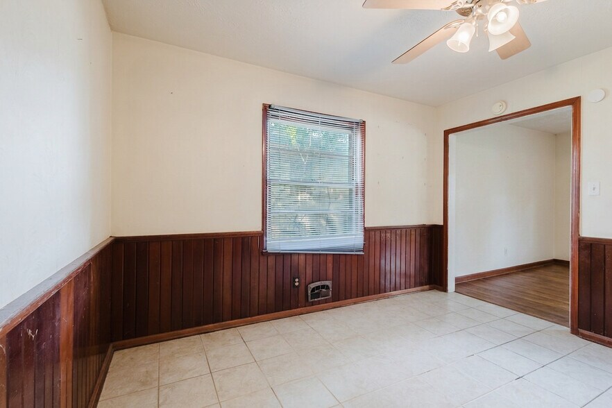More Photos Of , Lexington Specialty For Sale