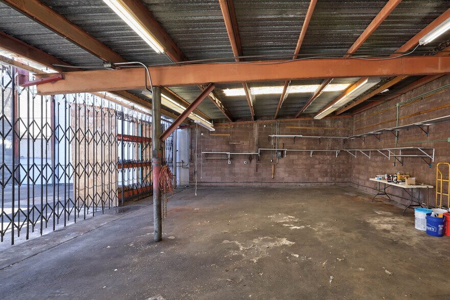 More Photos Of 1924 Democrat St, Honolulu Industrial For Sale