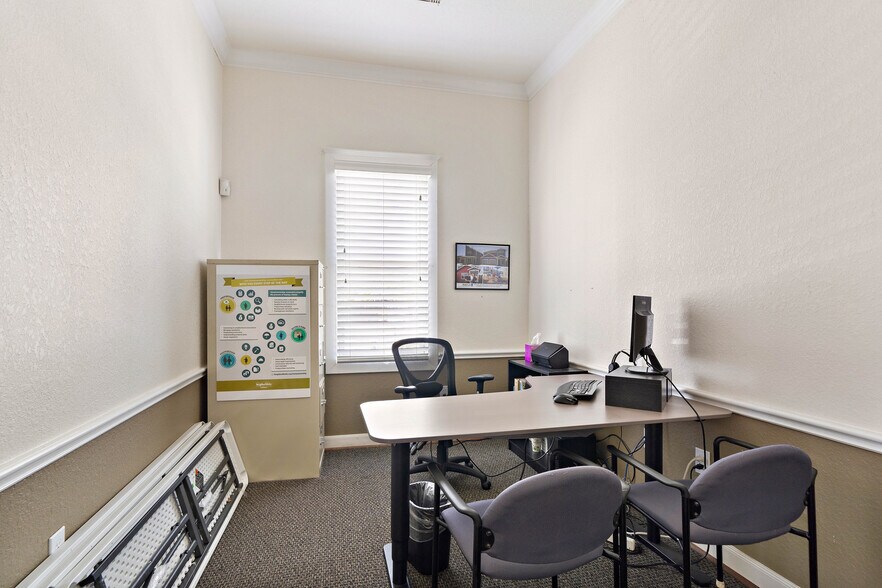 More Photos Of 707 Quitman St, Houston Office For Sale
