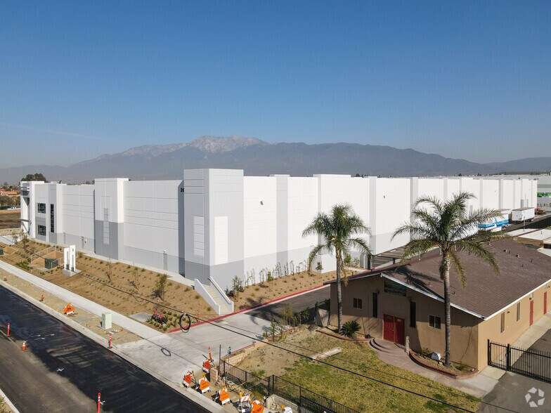More Photos Of 2646 W Base Line Rd, Rialto Distribution For Lease