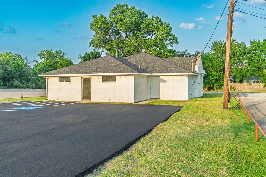 More Photos Of 4527 Stonewall St, Greenville Medical For Sale