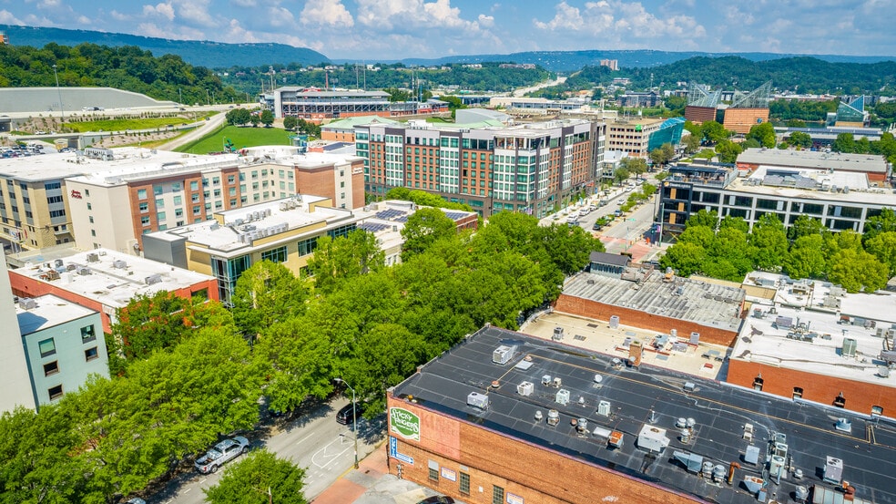 More Photos Of 420 Broad St, Chattanooga Storefront For Lease