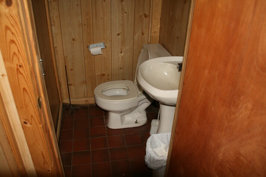 More Photos Of 1308 W Bluff St, Woodville Storefront Retail Office For Sale