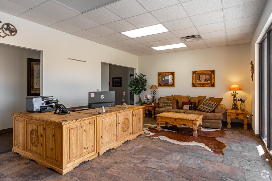 More Photos Of 851 W Harrison Rd, Longview Service For Lease