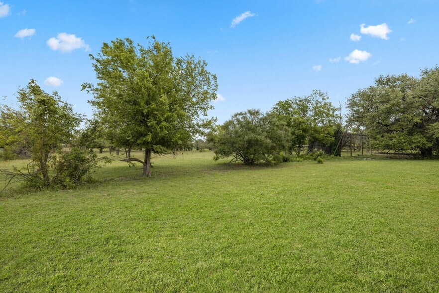More Photos Of 3220 Farm-To-Market 2086, Temple Distribution For Lease
