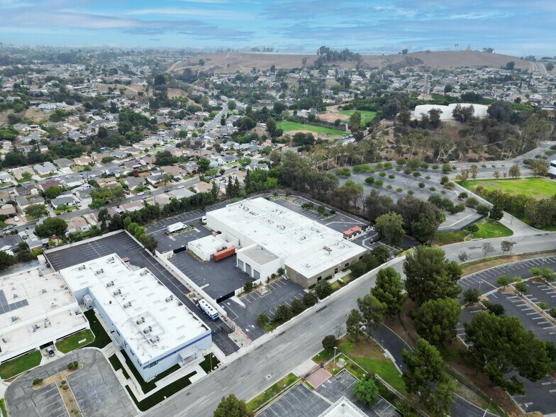 More Photos Of 2001 Saturn St, Monterey Park Light Distribution For Sale