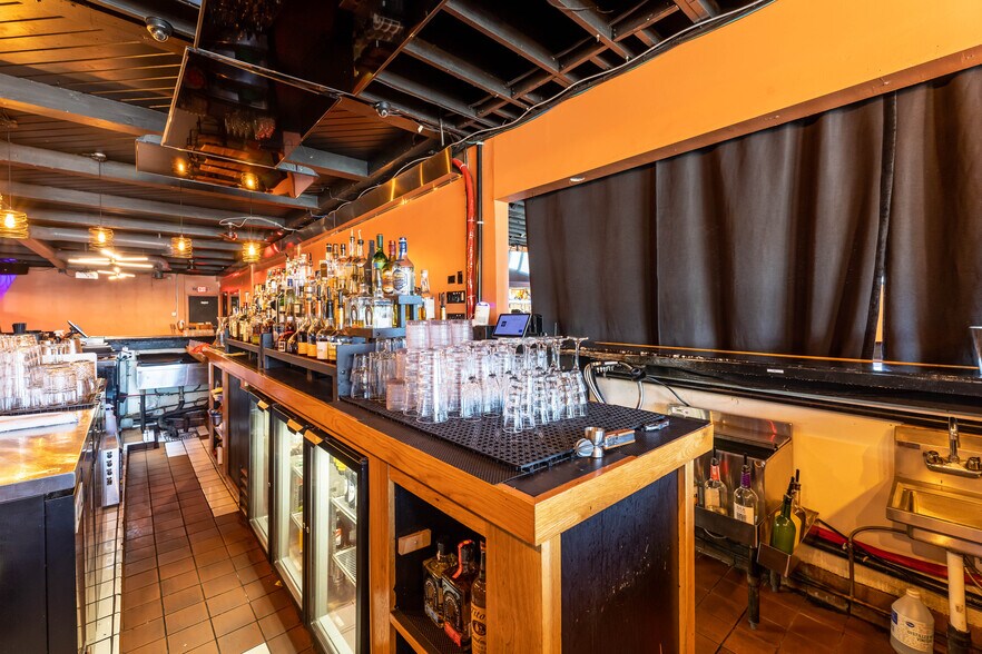 More Photos Of 13484 Washington Blvd, Marina Del Rey General Retail For Sale