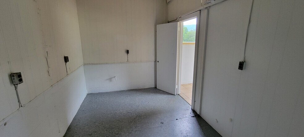 More Photos Of 17984 Great Smoky Mountain Expy, Waynesville Specialty For Lease