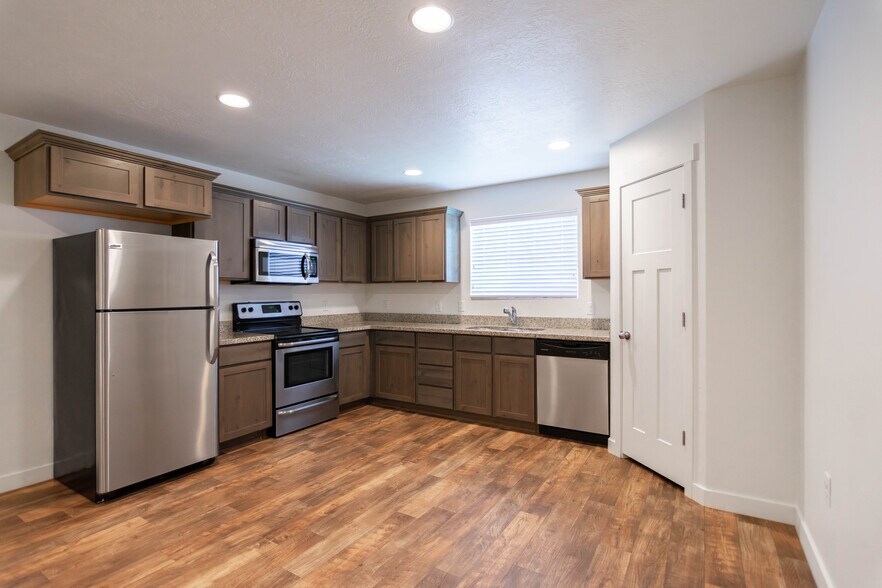 More Photos Of 14849 S Diorite Ct, Herriman Apartments For Sale