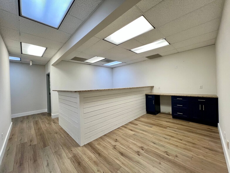 More Photos Of 1 Harbison Way, Columbia Medical For Lease