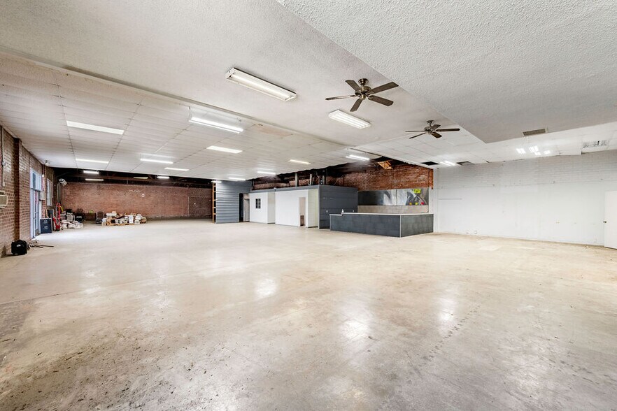 More Photos Of 5700 S Western Ave, Los Angeles Freestanding For Lease
