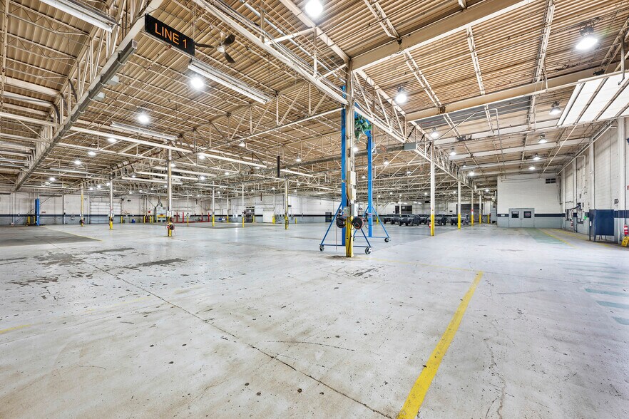 More Photos Of 2727 S Beech Daly Rd, Dearborn Heights Warehouse For Sale