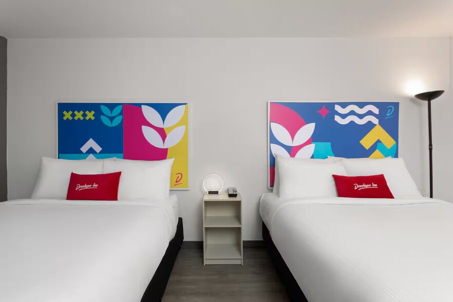 More Photos Of 2500 33rd St, Orlando Hotel For Sale