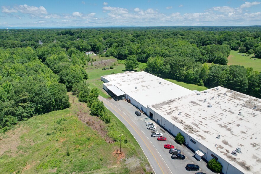 More Photos Of 547 Mill St, Williamston Manufacturing For Lease