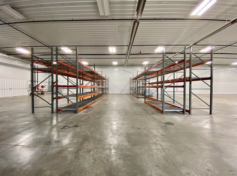 More Photos Of 100 Brakeshoe Ct, East Moline Warehouse For Lease
