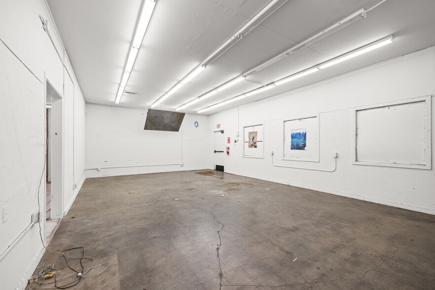 More Photos Of 2601 J St, Sacramento Freestanding For Lease