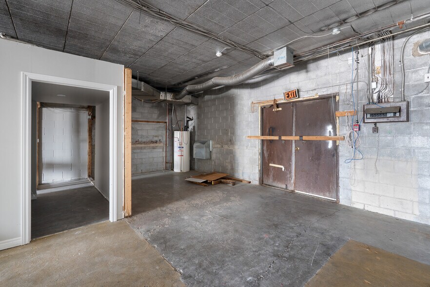 More Photos Of 2024 Dufferin Av, Wallaceburg Apartments For Sale