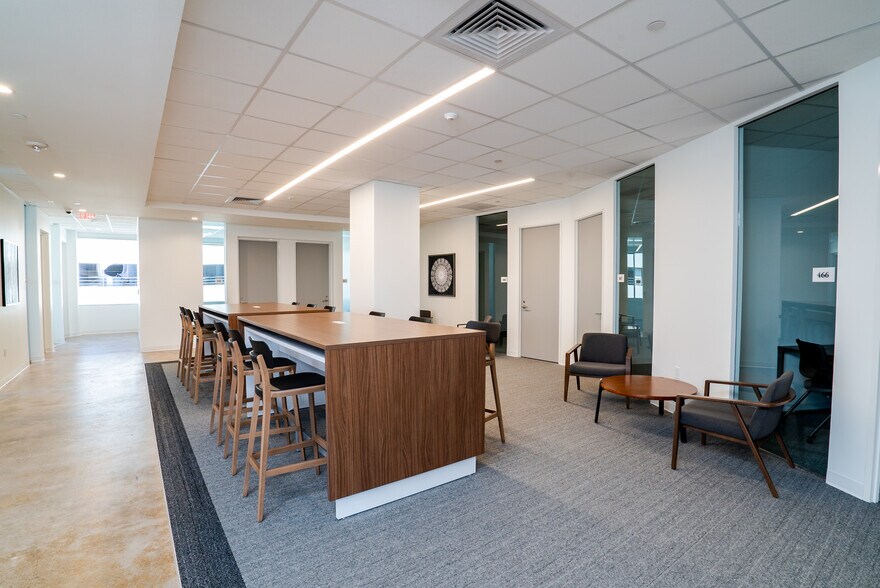 More Photos Of 600 W 6th St, Fort Worth Coworking Space