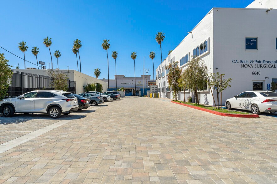 More Photos Of 6640 Van Nuys Blvd, Van Nuys Office For Lease