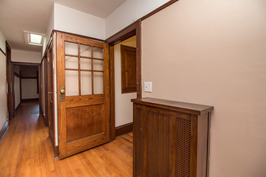 More Photos Of 71 N Williams St, Crystal Lake Storefront Retail Residential For Sale