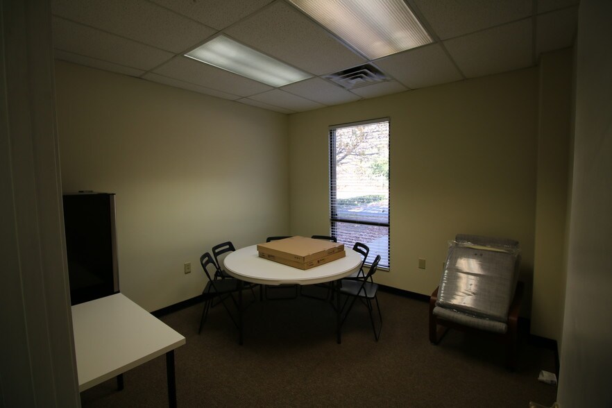 More Photos Of 297 Industrial Park Dr, Lawrenceville Warehouse For Lease