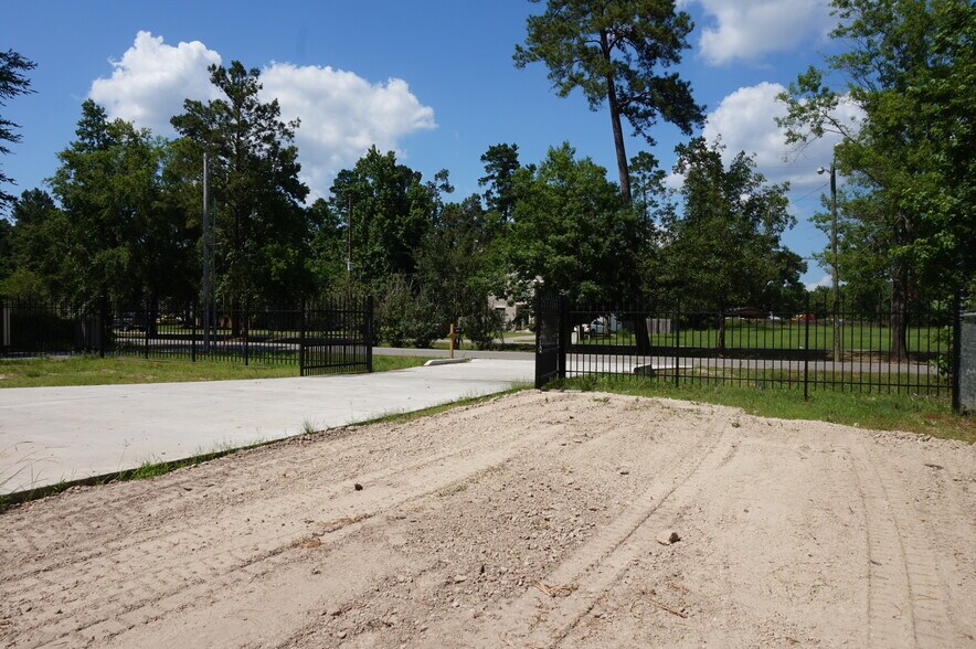 More Photos Of 18688 Summer Hills Blvd, Porter Light Manufacturing For Lease