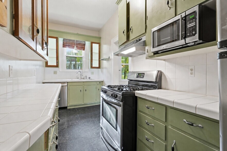 More Photos Of 916 Bromley Rd, Charlotte Apartments For Sale