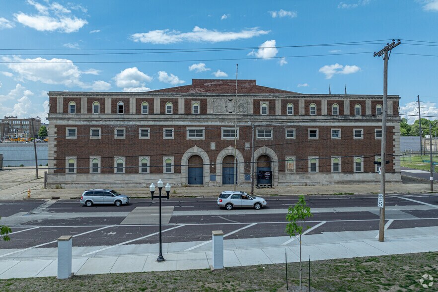 More Photos Of 523 NE Adams St, Peoria Sports And Entertainment For Sale