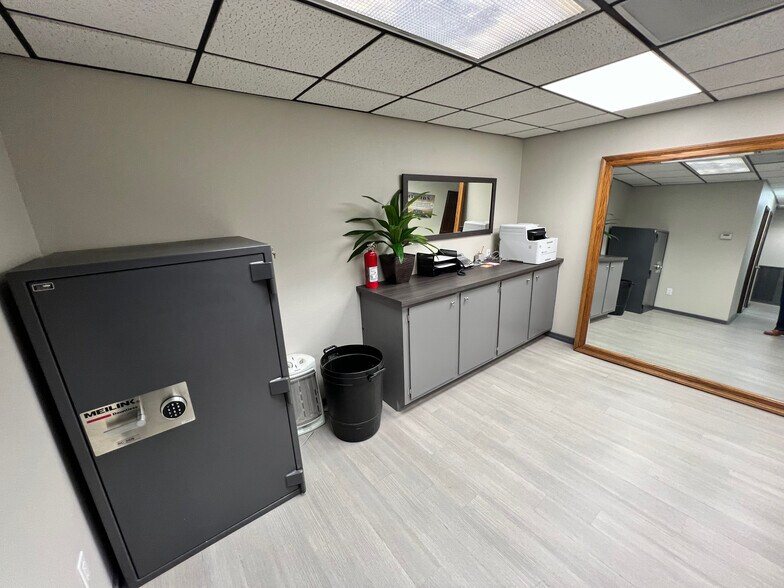 More Photos Of 1244 River View Dr, Cody Office For Lease