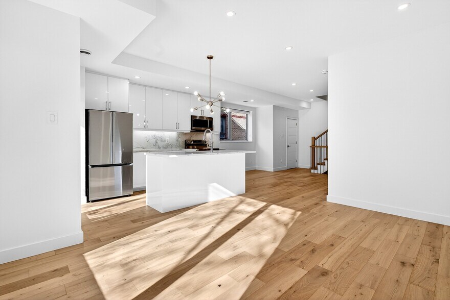More Photos Of 14 Stevens Av, Ottawa Apartments For Sale