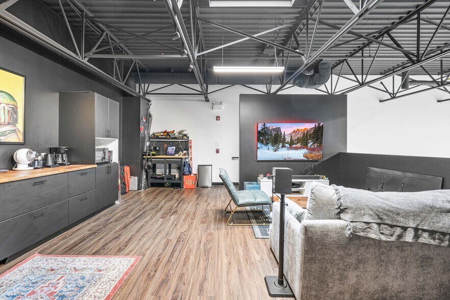 More Photos Of 1750 120 Av NE, Calgary Warehouse For Sale