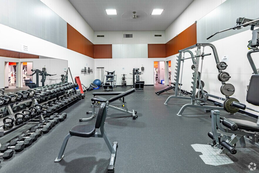 More Photos Of 1 Blue Hill Plz, Pearl River Office For Lease