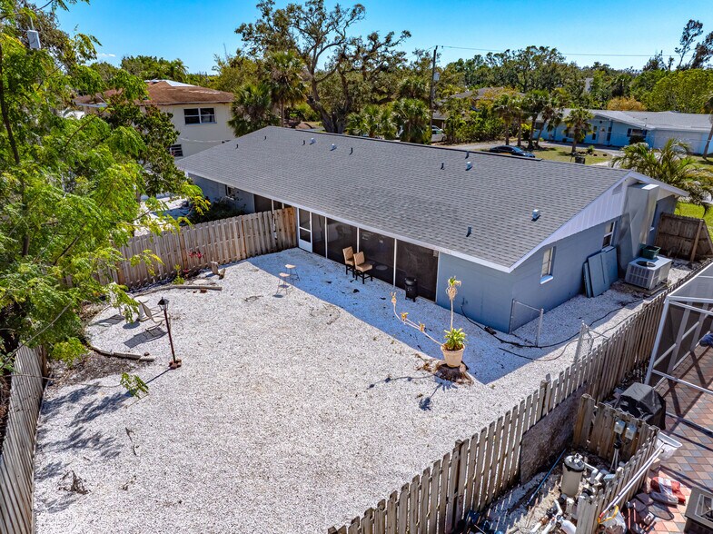 More Photos Of 2131 Montclair Dr, Sarasota Apartments For Sale