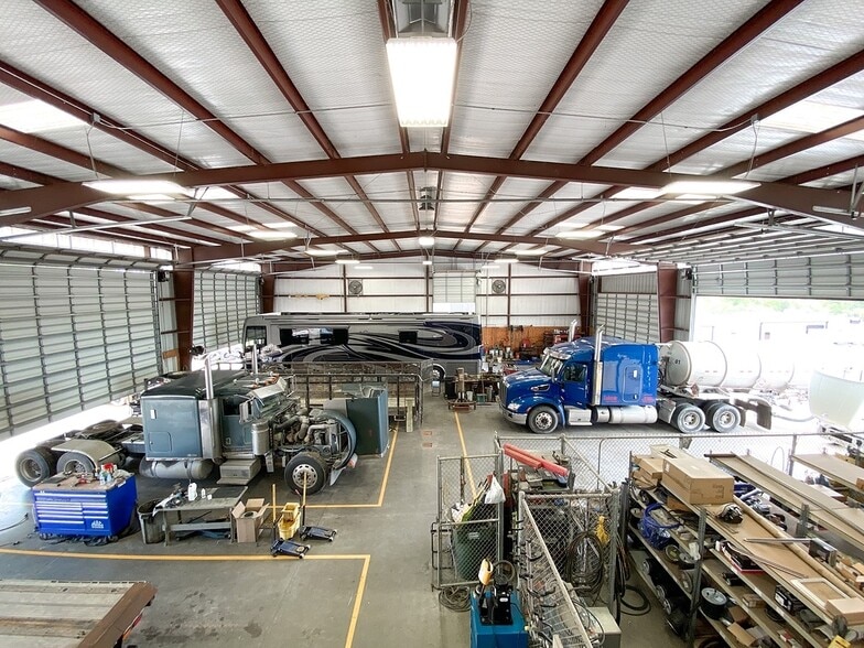 More Photos Of 3625 Highway 290 W, Brenham Warehouse For Sale