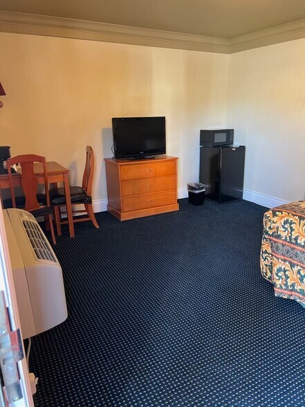 More Photos Of 550 S Auburn St, Colfax Hotel For Sale