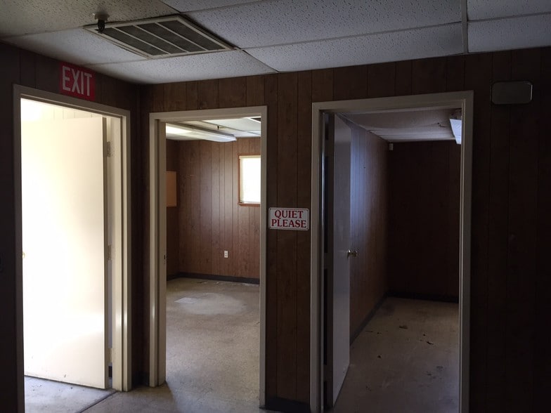 More Photos Of 400 N Harvey St, Seminole Manufacturing For Lease