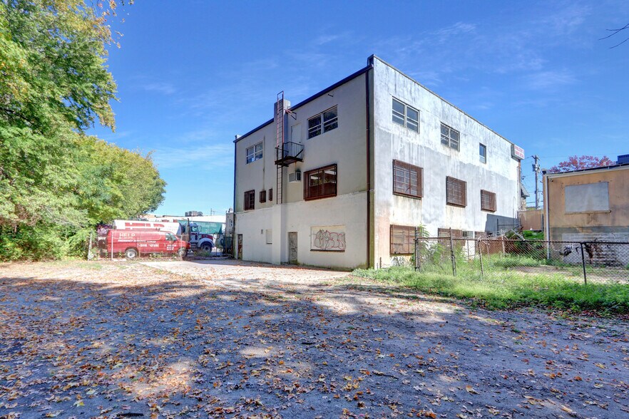 More Photos Of 1438 Wantagh Ave, Wantagh Freestanding For Lease