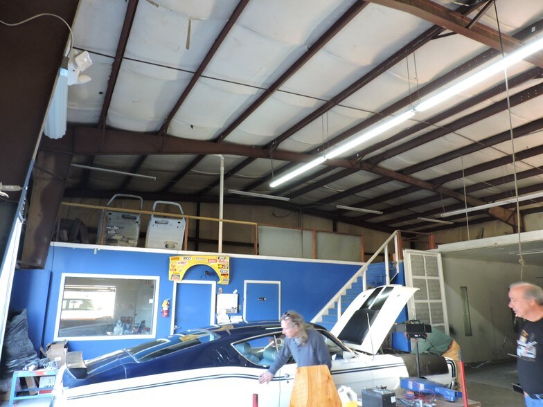 More Photos Of 3028 N Columbia St, Milledgeville Showroom For Sale