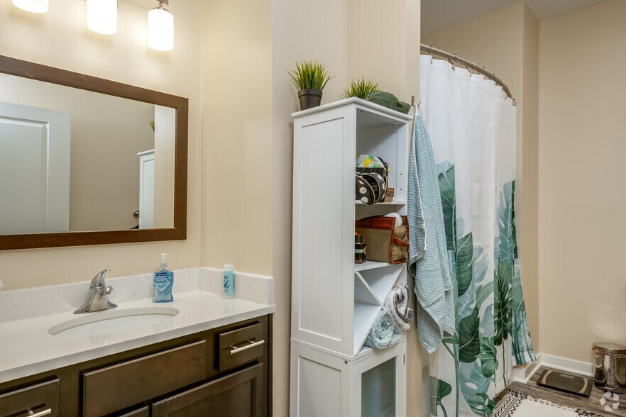 More Photos Of 133 W Pittsburgh Ave, Milwaukee Apartments For Lease