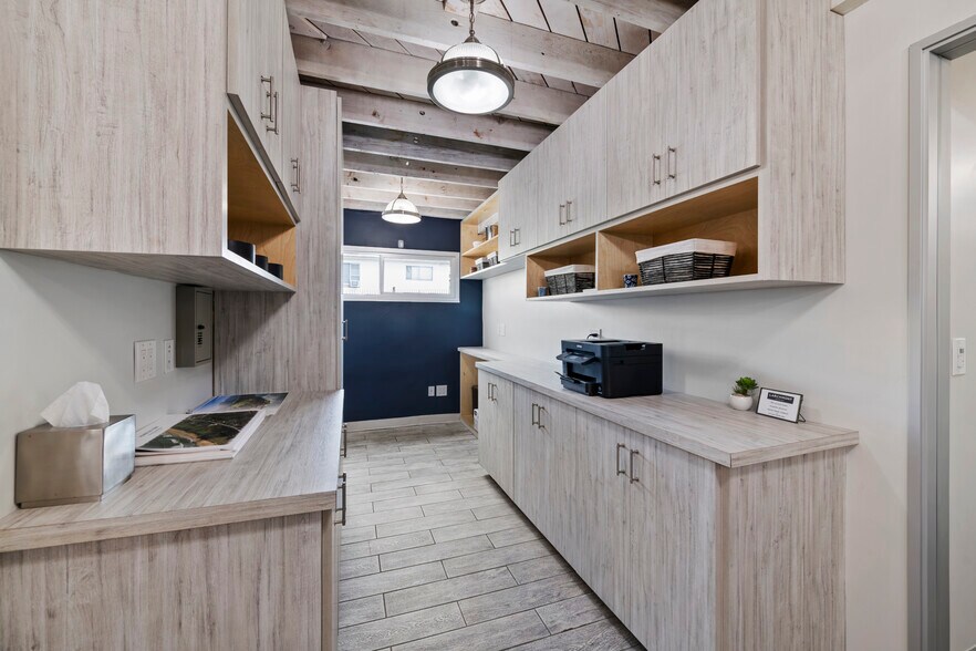 More Photos Of 5723 Melrose Ave, Los Angeles Office For Lease