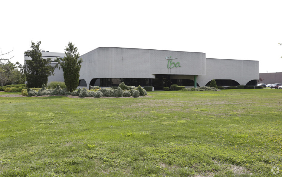 Primary Photo Of 151 Heartland Blvd, Edgewood Warehouse For Lease